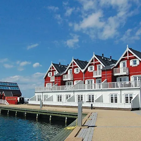 Pet Friendly In With Harbor View Apartment